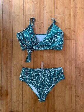 SHEIN Green and White Polka Dot High-Waist Bikini Bottoms with top that ties